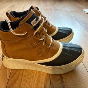 Sorel Out N About Tan and Black Ankle Booties